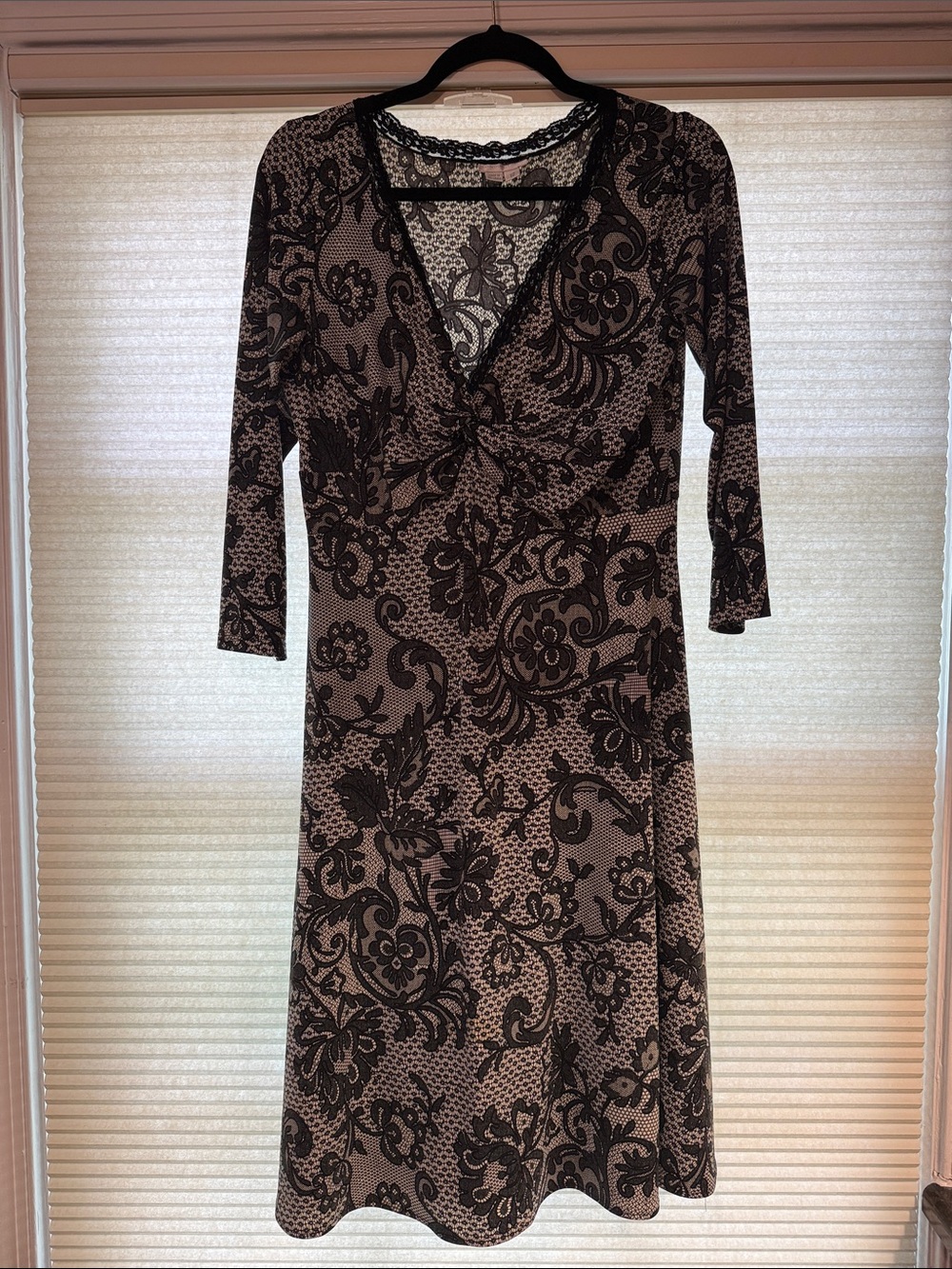 London Time Black and White w black  Lace-Detail V-Neck Dress
